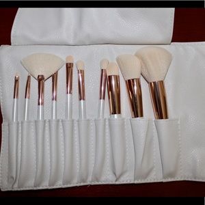 La Beautè Soi Ten Piece Brush Set NWOT